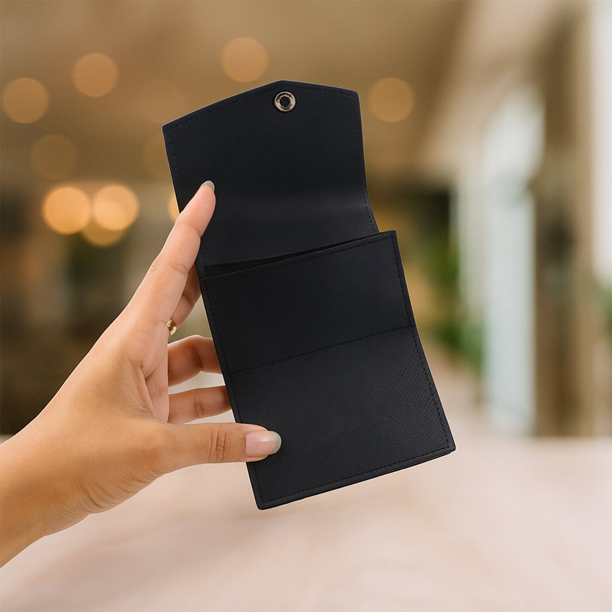 Slim multi-card wallet for organized storage and quick card access