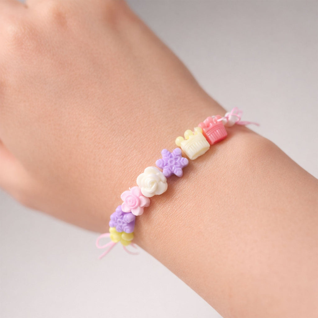 Complete jewellery making kit with elastic thread and alphabet beads